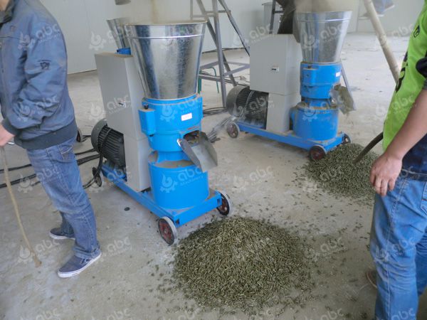 making alfalfa pellets