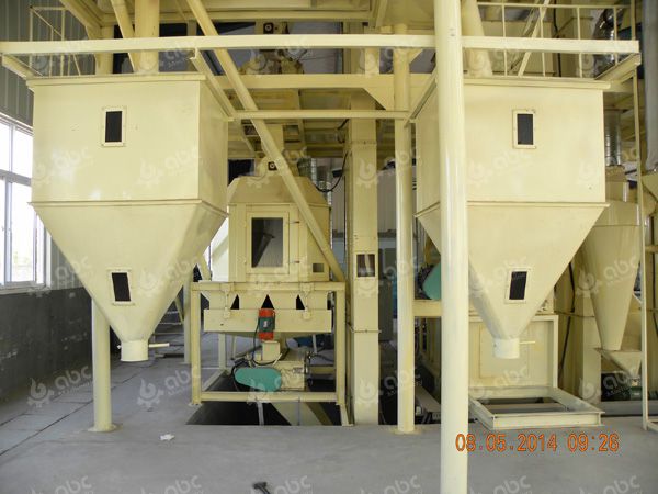 storage silo and cooler in cattle feed pellet line